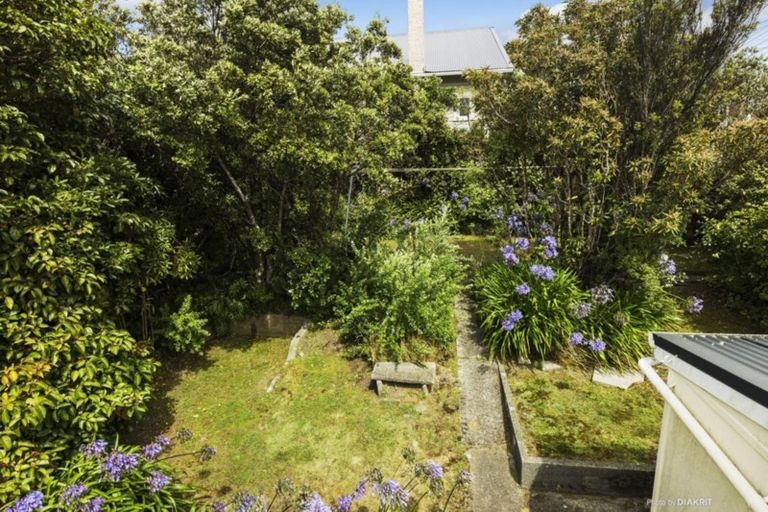 Photo of property in 11 Norfolk Street, Northland, Wellington, 6012