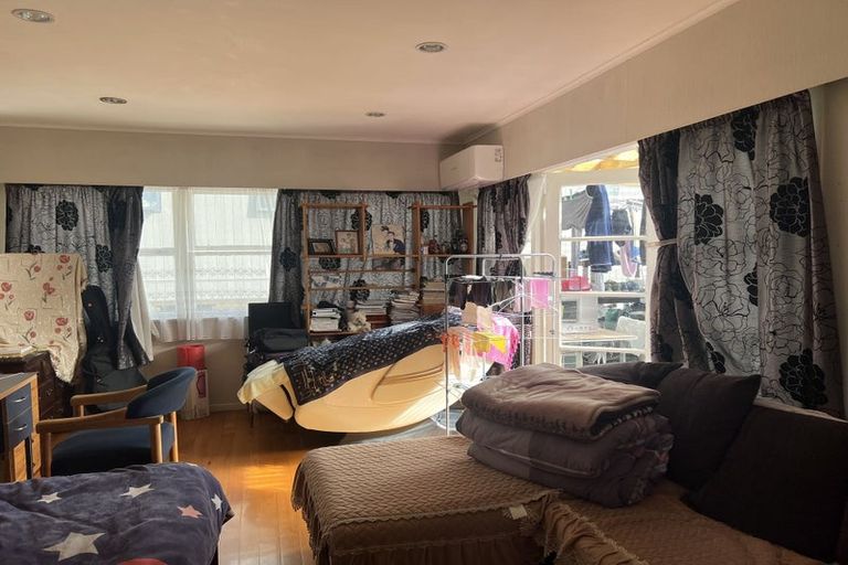 Photo of property in 9 Oteha Valley Road, Northcross, Auckland, 0632