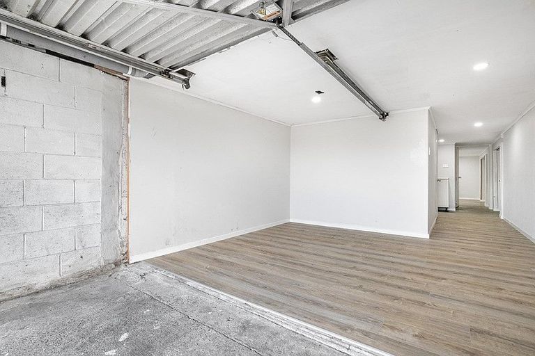 Photo of property in 4 Lincoln Road, Manurewa East, Auckland, 2102