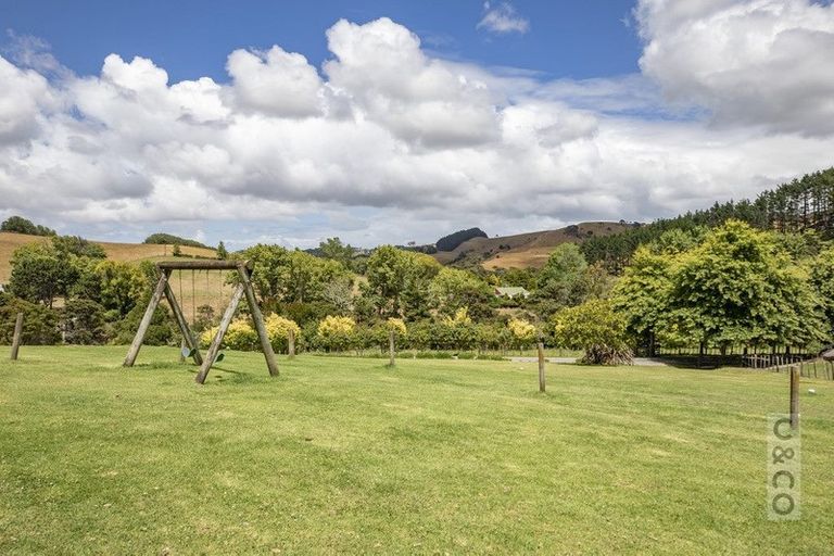 Photo of property in 913 Peak Road, Helensville, 0875