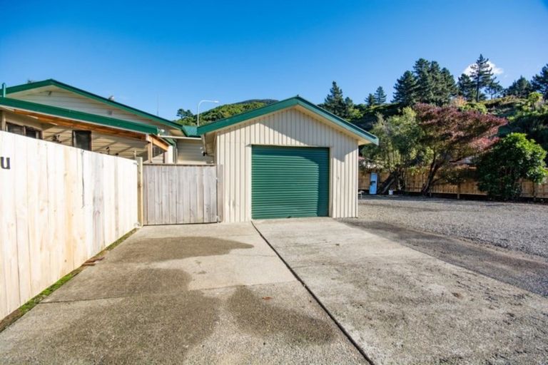 Photo of property in 52 Wairau Road, Picton, 7220
