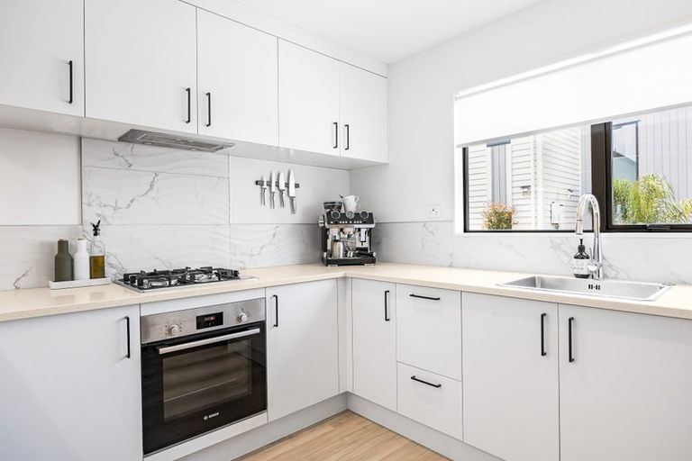 Photo of property in 14b Kelwyn Road, Kelston, Auckland, 0602