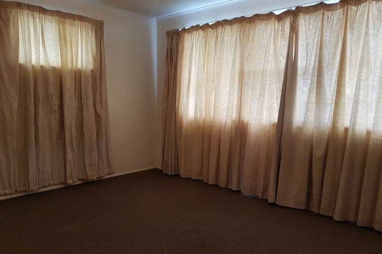 Photo of property in 17 Trinidad Road, Sunnynook, Auckland, 0620