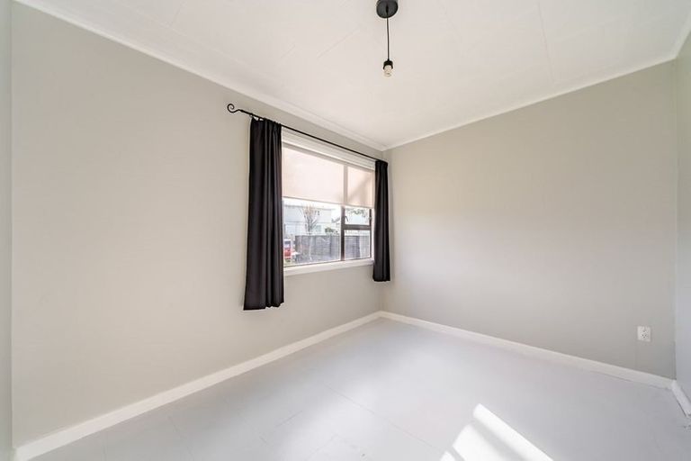 Photo of property in 52 Durham Crescent, Fairfield, Lower Hutt, 5011