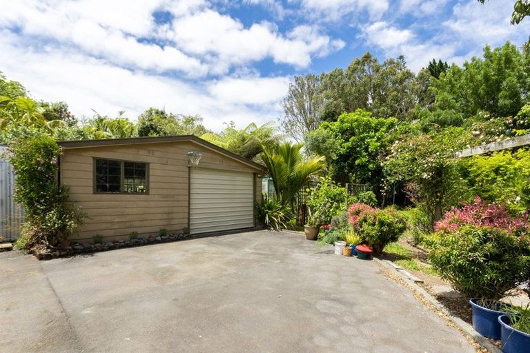 Photo of property in 1688 South Head Road, South Head, Helensville, 0874