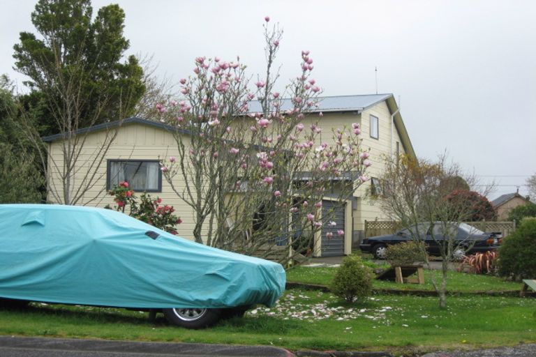 Photo of property in 2 Dunn Street, Egmont Village, 4372