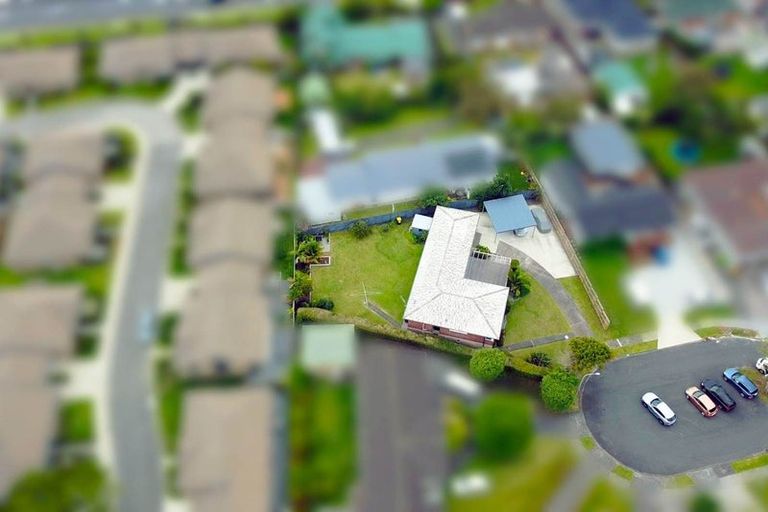 Photo of property in 13 Quibray Place, Botany Downs, Auckland, 2010