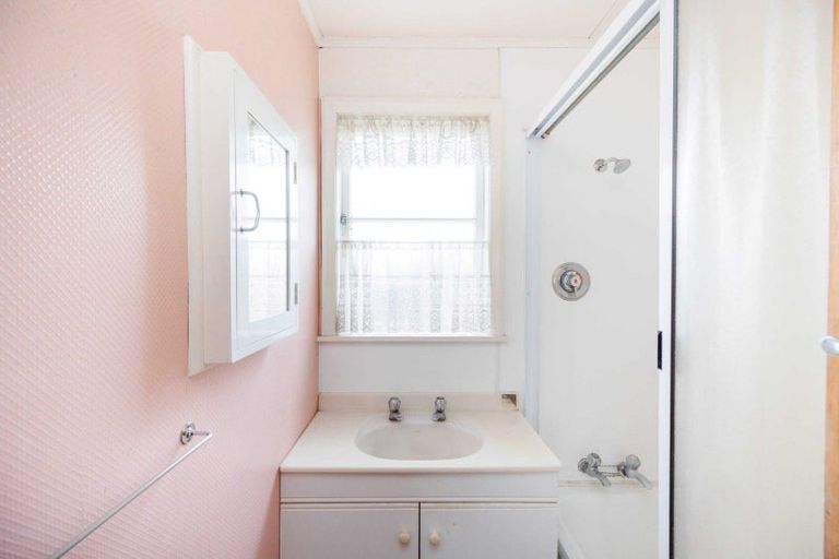 Photo of property in 11 Bartholomew Road, Levin, 5510