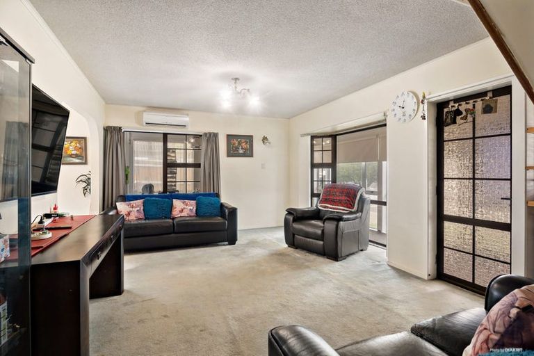 Photo of property in 1/216 Edmonton Road, Te Atatu South, Auckland, 0610