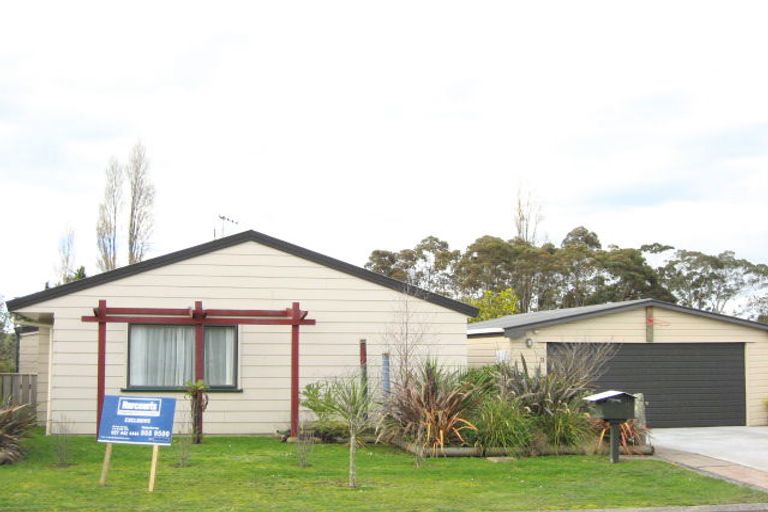 Photo of property in 11 Abbot Avenue, Waipawa, 4210