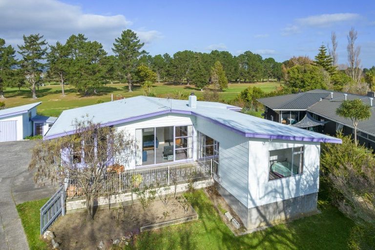 Photo of property in 27 Parkland Crescent, Terrace End, Palmerston North, 4410