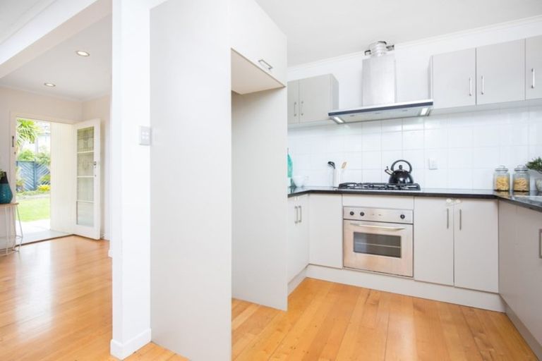 Photo of property in 1/19 Becroft Drive, Forrest Hill, Auckland, 0620