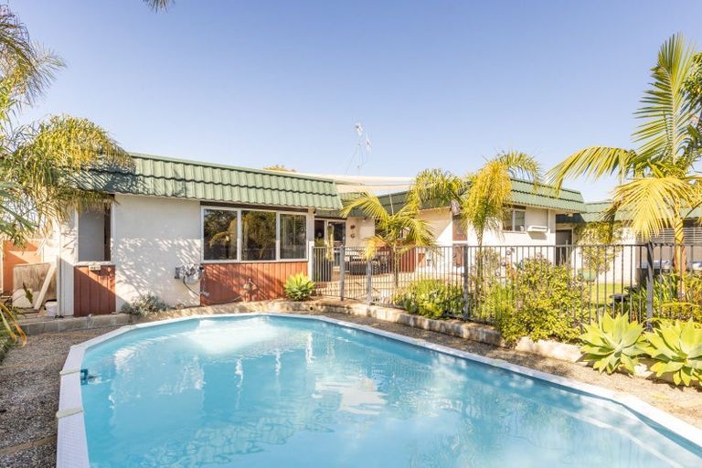 Photo of property in 14 D'arcy Place, Taradale, Napier, 4112