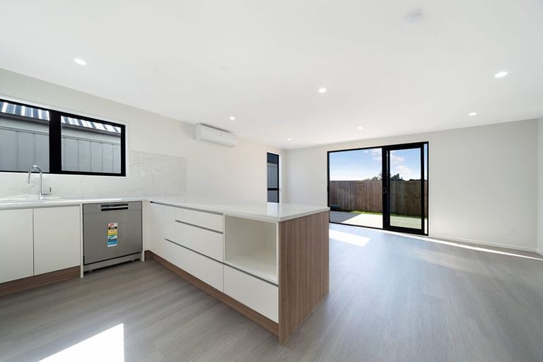 Photo of property in 52 Horokaka Street, Massey, 0614