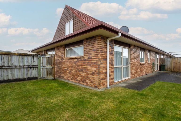 Photo of property in Rangeview Villas, 24/9 Fuller Close, Levin, 5510