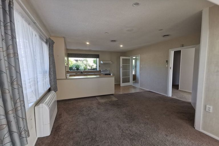 Photo of property in 2/11 Manor Place, Bryndwr, Christchurch, 8053