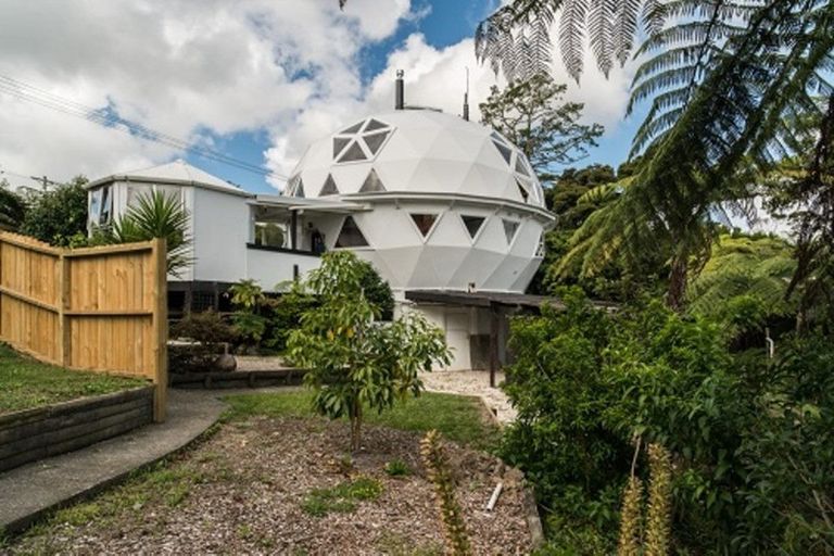 Photo of property in 49 Chatham Avenue, Paremoremo, Auckland, 0632