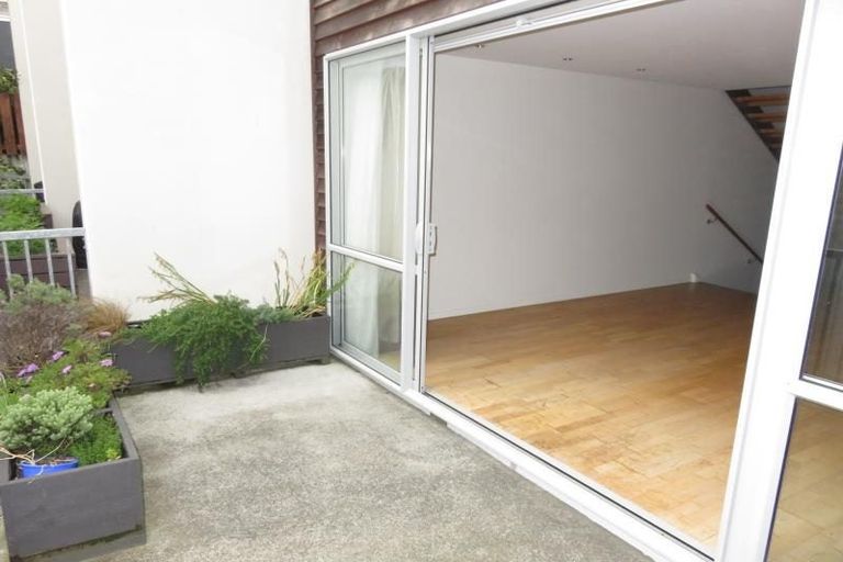 Photo of property in 3/142 Onslow Road, Khandallah, Wellington, 6035