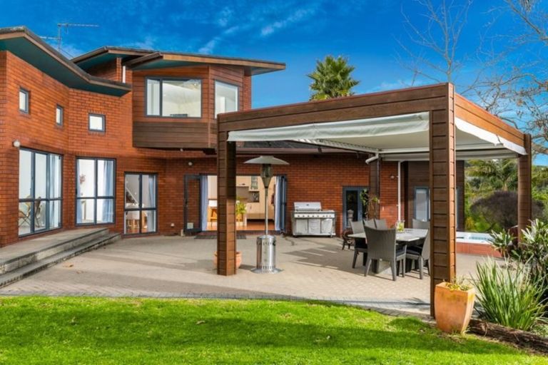 Photo of property in 28 Oakford Park Crescent, Greenhithe, Auckland, 0632