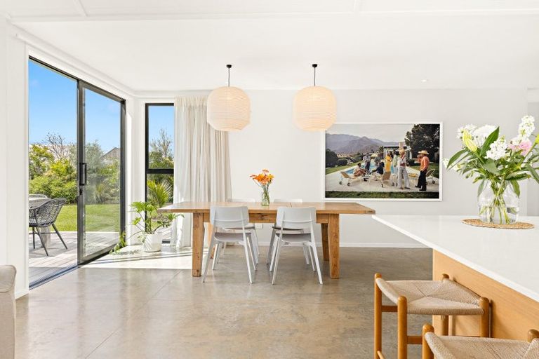 Photo of property in 75 Sandpiper Avenue, Point Wells, 0986