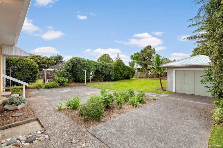 Photo of property in 14 Taikata Road, Te Atatu Peninsula, Auckland, 0610