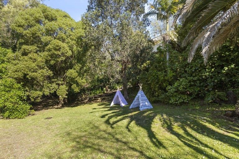 Photo of property in 10a Waterview Road, Stanley Point, Auckland, 0624