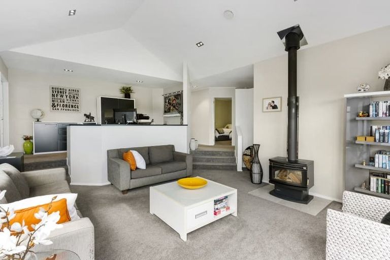 Photo of property in 29 Wiltshire Place, Somerville, Auckland, 2014