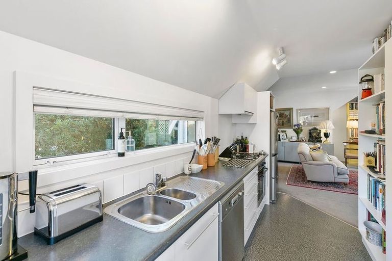 Photo of property in 55c Bolton Street, Kelburn, Wellington, 6012