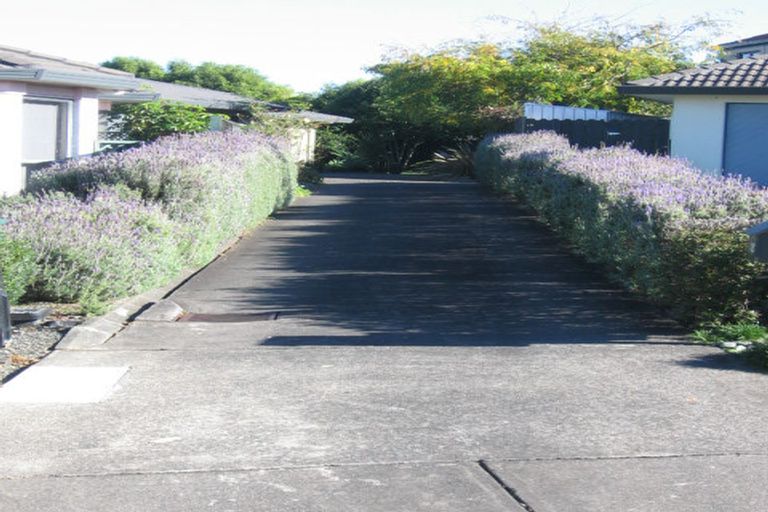 Photo of property in 10 Bridgehead Cove, West Harbour, Auckland, 0618