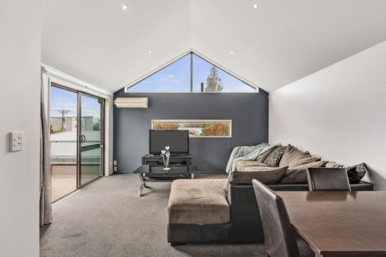 Photo of property in 2/450 Barbadoes Street, Edgeware, Christchurch, 8013