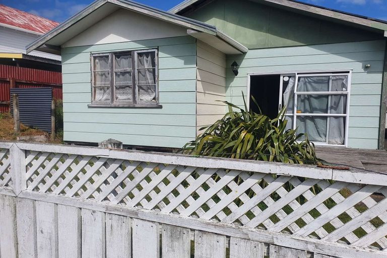 Photo of property in 28 Kowhai Street, Castlecliff, Whanganui, 4501