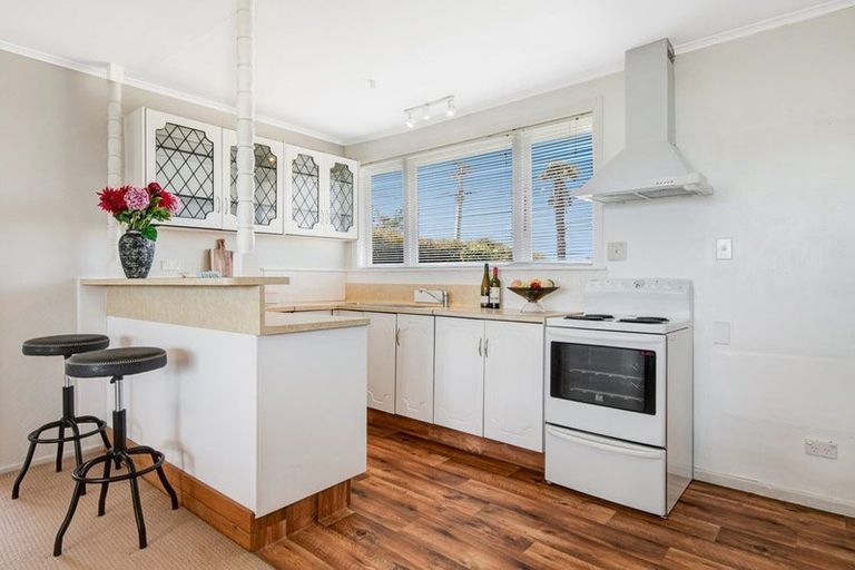 Photo of property in 60 Ardern Avenue, Stanmore Bay, Whangaparaoa, 0932
