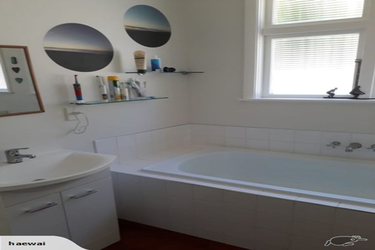 Photo of property in 73 Hungerford Road, Houghton Bay, Wellington, 6023