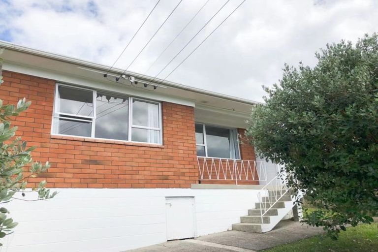 Photo of property in 3/68 Rua Road, Glen Eden, Auckland, 0602