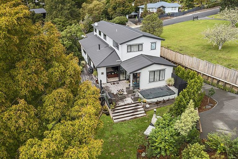 Photo of property in 6b Pounamu Avenue, Greenhithe, Auckland, 0632