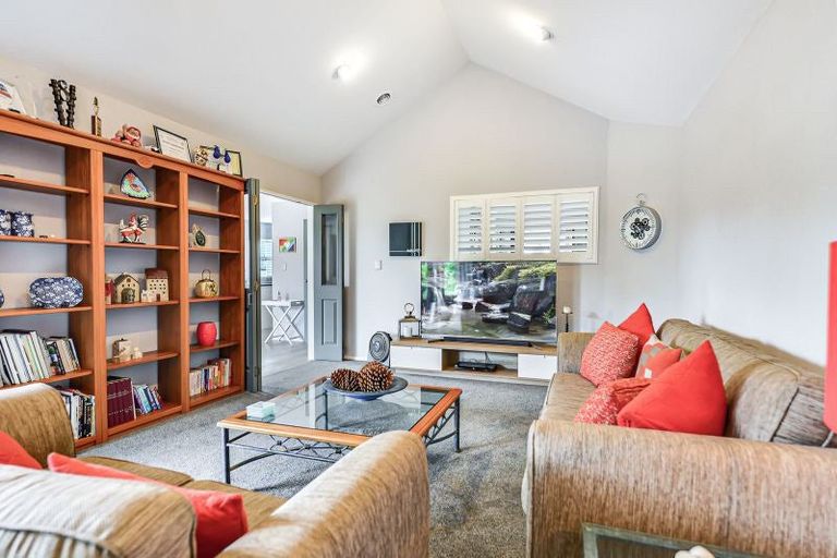 Photo of property in 4 Harrogate Place, Grandview Heights, Hamilton, 3200