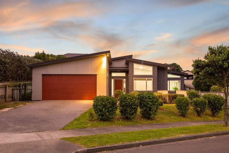 Photo of property in 5 Fiordland Place, Aotea, Porirua, 5024