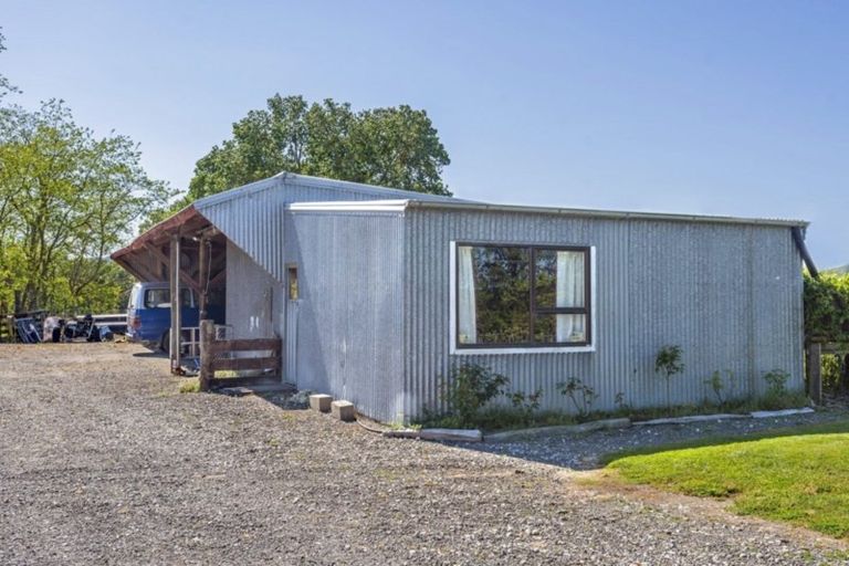 Photo of property in 172 Whatatutu Road, Te Karaka, 4094