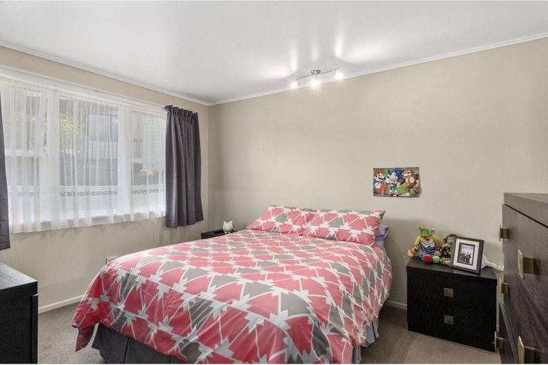 Photo of property in 1/8 Borrowdace Avenue, Botany Downs, Auckland, 2010