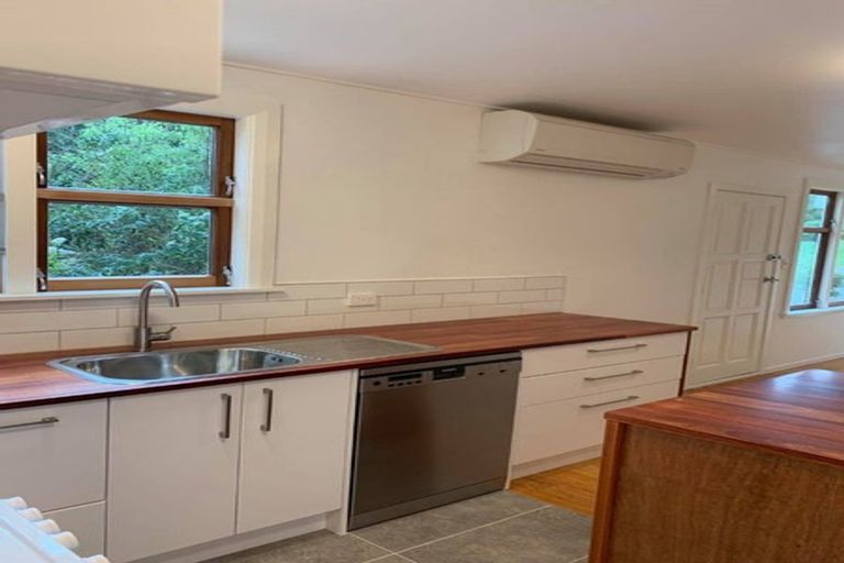 Photo of property in 45a Randwick Road, Northland, Wellington, 6012