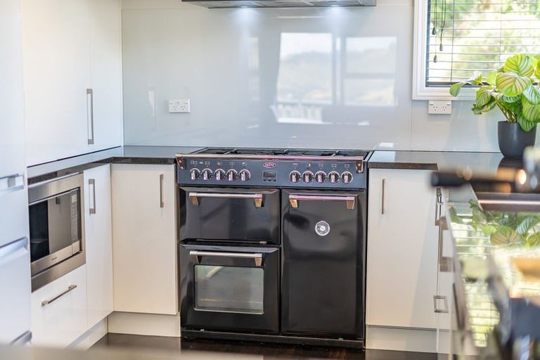 Photo of property in 11 Chastudon Place, Tawa, Wellington, 5028