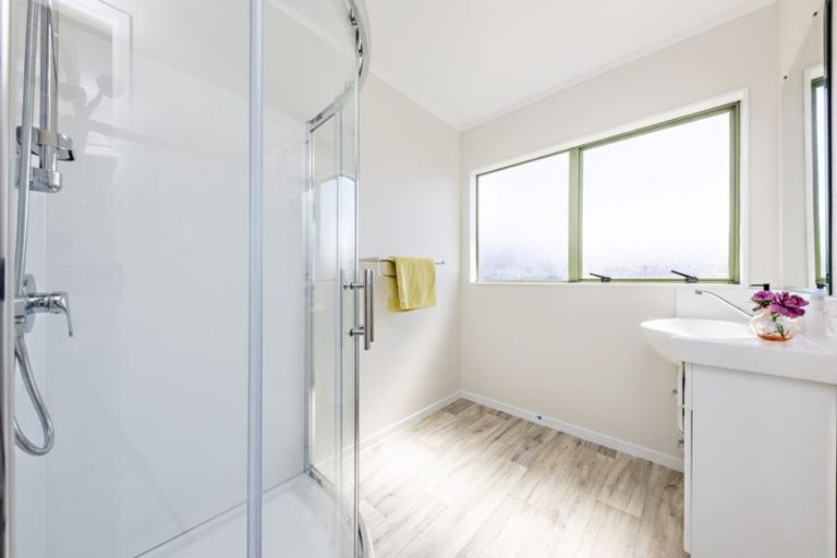 Photo of property in 32 Barneys Farm Road, Clendon Park, Auckland, 2103