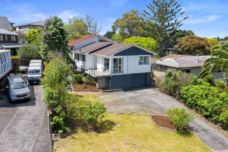 Photo of property in 4a Lavery Place, Sunnynook, Auckland, 0632