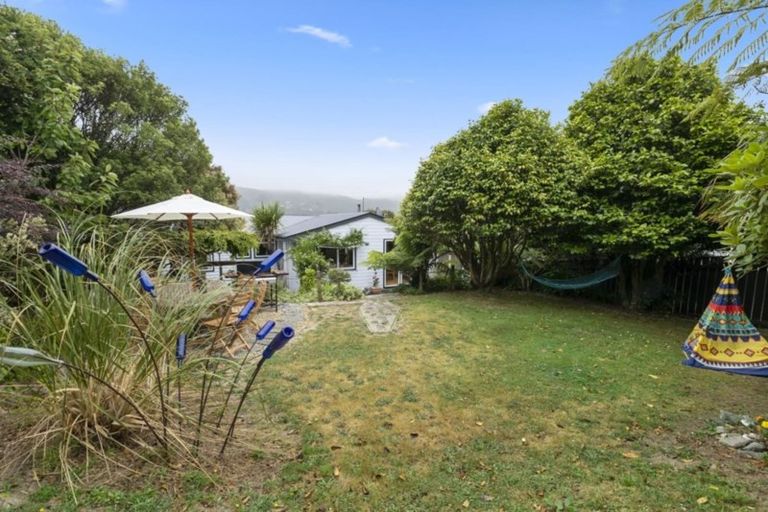 Photo of property in 89 Taylor Terrace, Tawa, Wellington, 5028