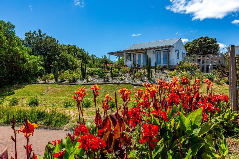 Photo of property in 106 Paetawa Road, Peka Peka, Waikanae, 5391