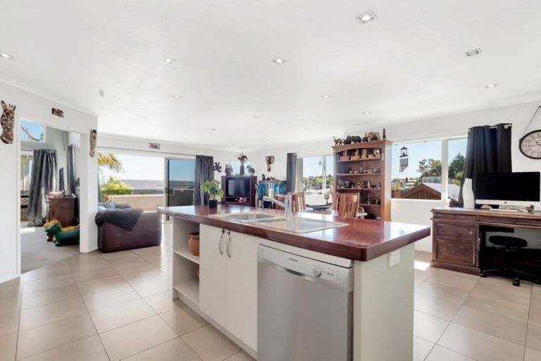 Photo of property in 37 Oteki Park Drive, Welcome Bay, Tauranga, 3112