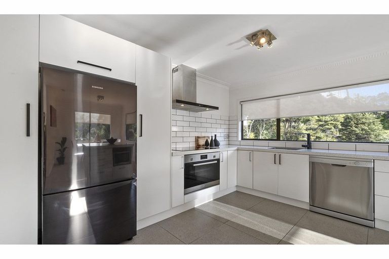 Photo of property in 54 The Avenue, Albany, Auckland, 0632