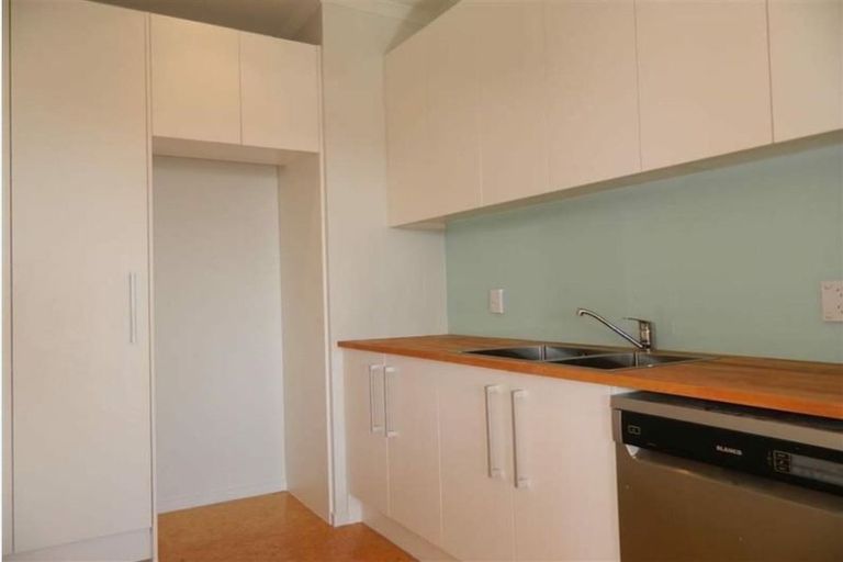 Photo of property in 36 Sohlue Place, Oteha, Auckland, 0632