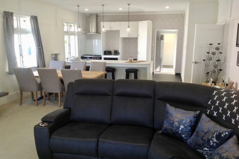 Photo of property in 10 Kitchener Terrace, Moturoa, New Plymouth, 4310