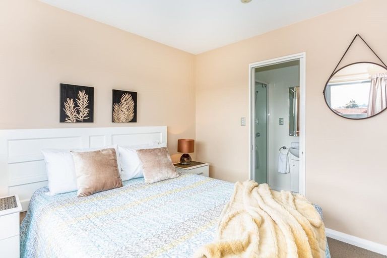 Photo of property in 8c Broadbent Street, Riccarton, Christchurch, 8041